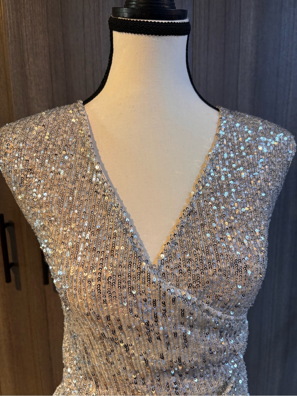 Maje Sequin V-Neck Sleeveless Cocktail Dress in Champagne. Size European 2. NWT - Picture 2 of 6